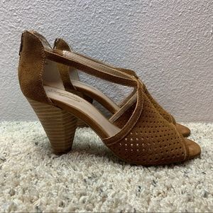Seychelles Heritage Perforated Suede Peep Block Heel Sandals Size 7.5